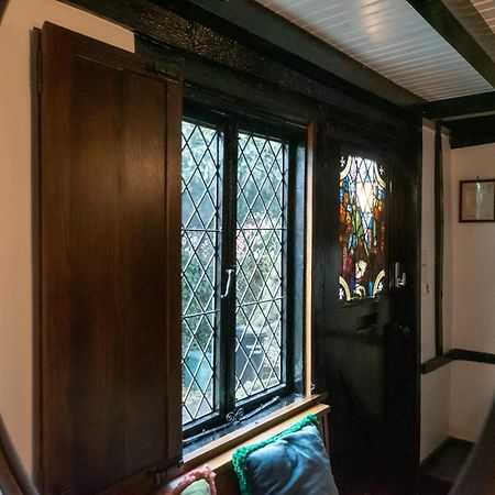 15Th Century Tiny Character Cottage-Henley Centre Eksteriør bilde