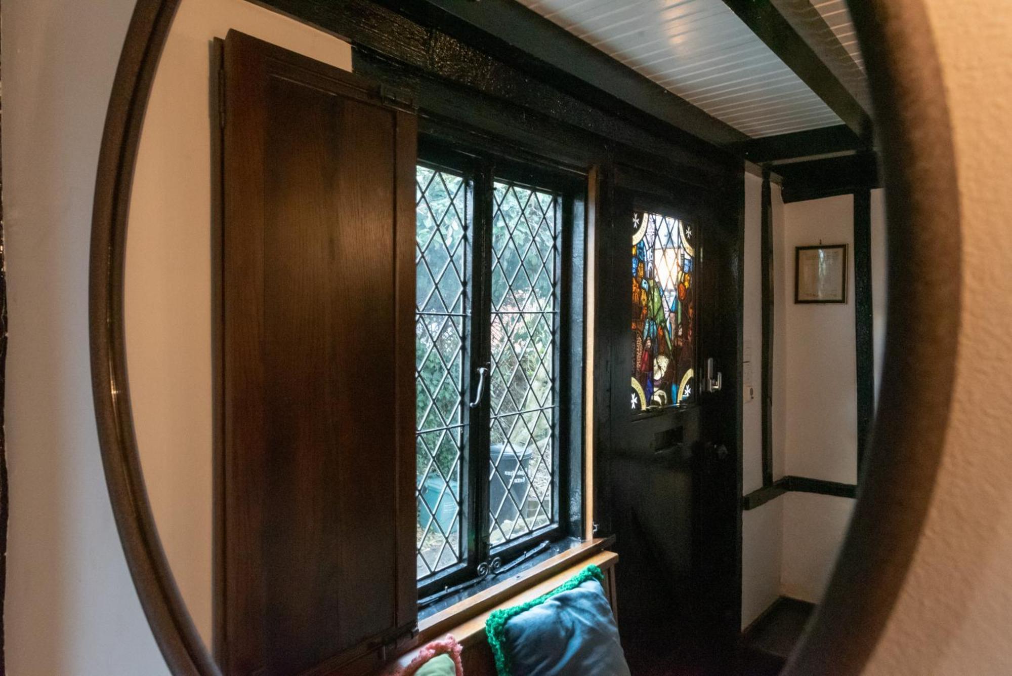 15Th Century Tiny Character Cottage-Henley Centre Eksteriør bilde